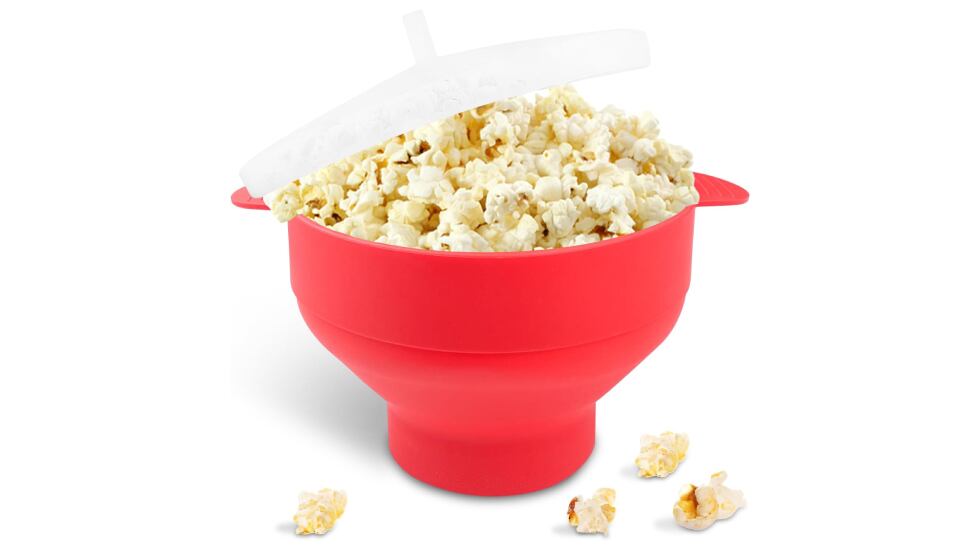 Recipiente para palomitas con tapa transparente.