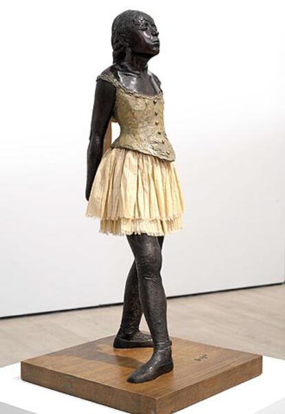 <i>Bailarina de catorce años</i>, una de las esculturas de Degas expuestas en el Museo de Arte de São Paulo.