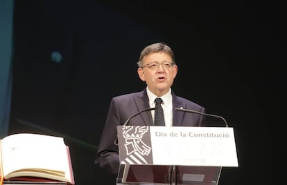 El presidente de la Generalitat, Ximo Puig, en el acto del Teatro Principal de Alicante por el D&iacute;a de la Constituci&oacute;n.