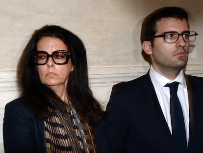 Françoise Bettencourt-Meyers junto a su hijo Nicolas en 2015.