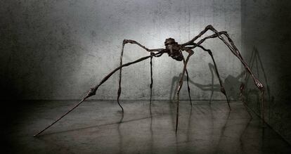 Araña de Louise Bourgeois, de más de 3 metros de alto y 7 de largo y producida en bronce en 1997.