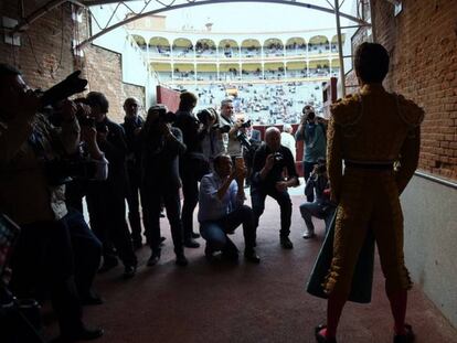 Un torero, en el túnel de cuadrillas de Las Ventas.