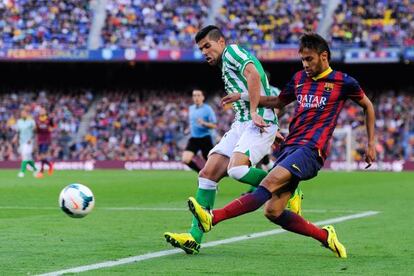Neymar dispara a portería ante Juanfran