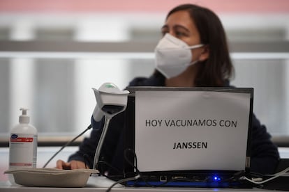 Vaccination in Madrid's Wizink Center arena on May 21.