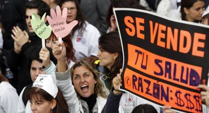 Manifestaci&oacute;n de miles de personas por el centro de Madrid contra la privatizaci&oacute;n de la sanidad en la comunidad, en noviembre de 20012. 