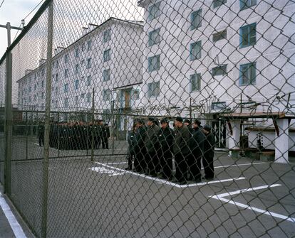 Grupos de prisioneros en un antiguo gulag en la región de Krasnoiarsk, en Siberia (Rusia).