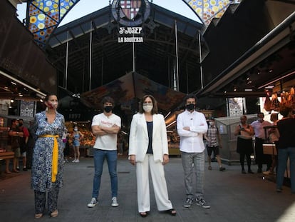 L'alcaldessa de Barcelona, Ada Colau, amb el jurat del concurs 'Masterchef', que es grava a la Boqueria i la Rambla.