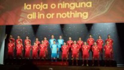 La selecci&oacute;n espa&ntilde;ola durante la presentaci&oacute;n de la nueva equipaci&oacute;n