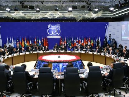 Los l&iacute;ndes mundiales en la segunda sesi&oacute;n de la Conferencia del G20 en Turqu&iacute;a este 16 de noviembre. 