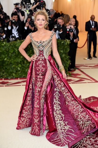 Blake Lively eligió un vestido de Versace en tonos de inspiración bizantina. Un diseño en el que se invirtieron más de 600 horas de trabajo.