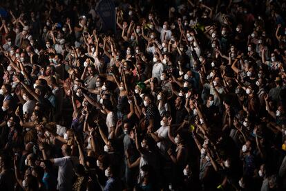 Público con mascarilla en el festival Cruïlla de Barcelona este sábado por la noche.