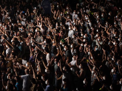 Cientos de personas en un concierto en Barcelona, el 10 de julio de 2021.