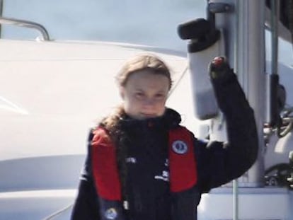 La activista sueca llega a Lisboa en catamarán. Su larga travesía  es el mensaje , dice