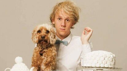 El protagonista de 'Please Like Me'.