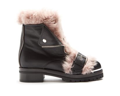 Botas de estilo militar con pelo en color rosa de Alexander McQueen (c.p.v.)