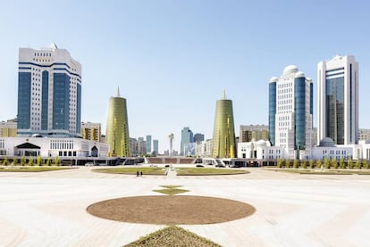 Distrito ministerial de Astaná, capital de Kazajistán, visto desde el palacio presidencial.