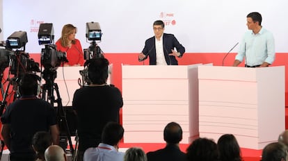 Los tres candidatos a las primarias del PSOE debaten en la sede central de los socialistas.