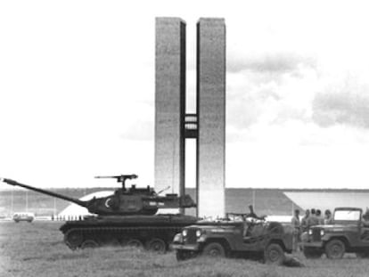 Tanques em Brasília em 1964.