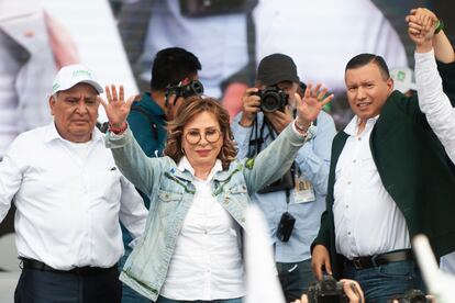 Sandra Torres, candidata presidencial por el partido político Unidad Nacional de la Esperanza, durante su cierre de campaña en la Ciudad de Guatemala.