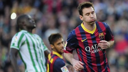 Messi, com Neymar e N’Diaye atrás, no sábado passado.