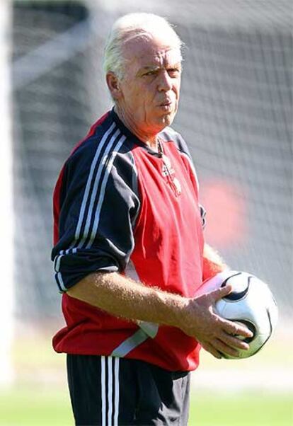 Beenhakker, en un entrenamiento de Trinidad y Tobago en Alemania.