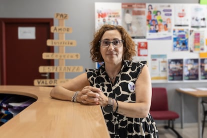 María Luisa Nogales, en su puesto de trabajo en Villanueva de la Serena (Extremadura).

