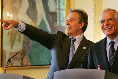 Tony Blair (izquierda) y Josep Borrell, ayer en la residencia londinense del primer ministro.