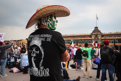 Aspectos de la gente que acude a la 214 conmemoración del Grito de la Independencia y el último del presidente Andrés Manuel López Obrador.