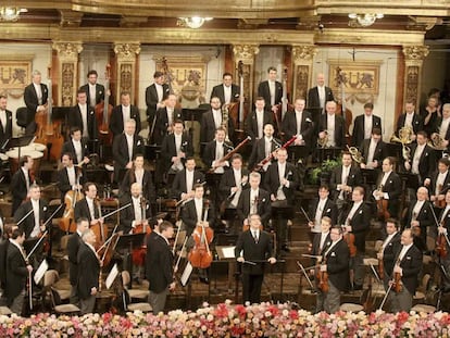 La Orquesta Filarmónica de Viena, dirigida por Riccardo Muti, durante el Concierto de Año Nuevo.