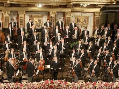 La Orquesta Filarmónica de Viena, dirigida por Riccardo Muti, durante el Concierto de Año Nuevo.