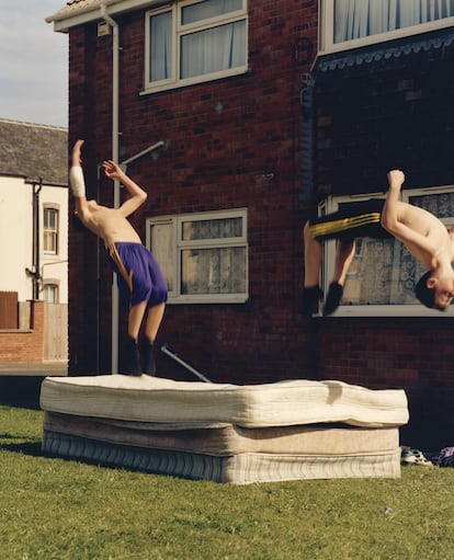 Rostros, paisajes, detalles y anécdotas sin fecha ni pie de foto componen ‘The British Isles’ (Mack), del fotógrafo Jamie Hawkesworth.