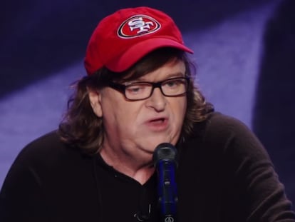 Michael Moore durante seu programa em Ohio como parte do documentário ‘Michael Moore em TrumpLand’ (2016).