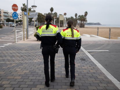 Una patrulla de agentes de los Mossos d'Esquadra, en una imagen de archivo.