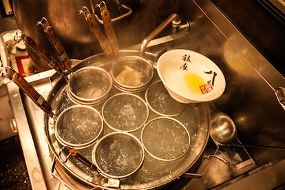 Preparacin del ramen en Ginza Hachigo. 