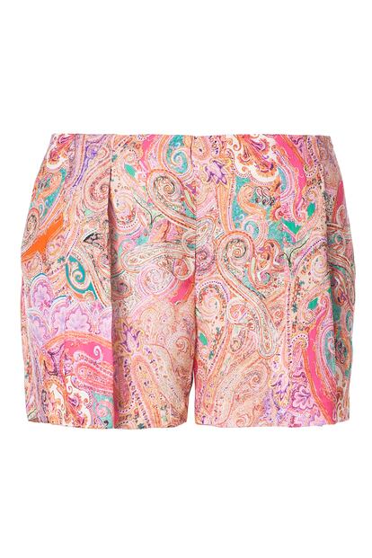 Short fluido con estampado cachemir de Zara (22,95 euros).