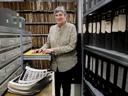 Anabel Serrano, responsable del archivo fotográfico de EL PAÍS, en una de las secciones del archivo.