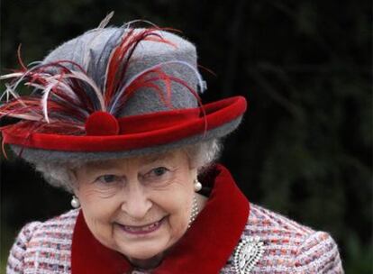 La reina Isabel II, a la salida de la iglesia de Sandringham el Día de Navidad.