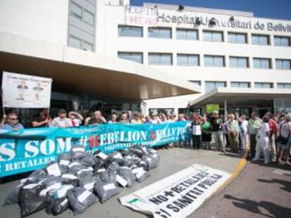 Manifestación contra les retallades a l'hospital de Bellvitge (ICS) el passat estiu