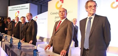 En primer término, los empresarios César Alierta, Emilio Botín. Al fondo, Antonio Brufau y Florentino Pérez.