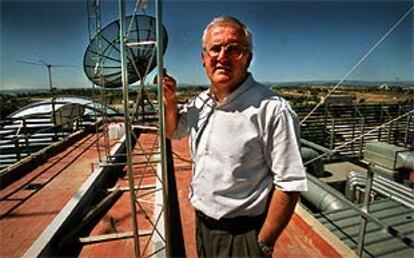 Millán Millán, en la azotea del Centro de Estudios Ambientales del Mediterráneo, en el Parque Tecnológico de Paterna (Valencia).