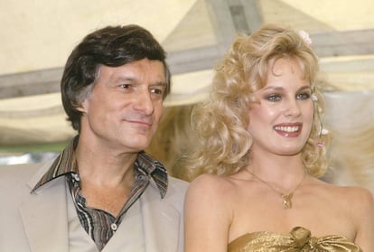 Hugh Hefner y Dorothy Stratten en 1979, el año en que ella se hizo con la más alta consideración de la que puede gozar una modelo de Playboy: el título de 'Playmate' del año.