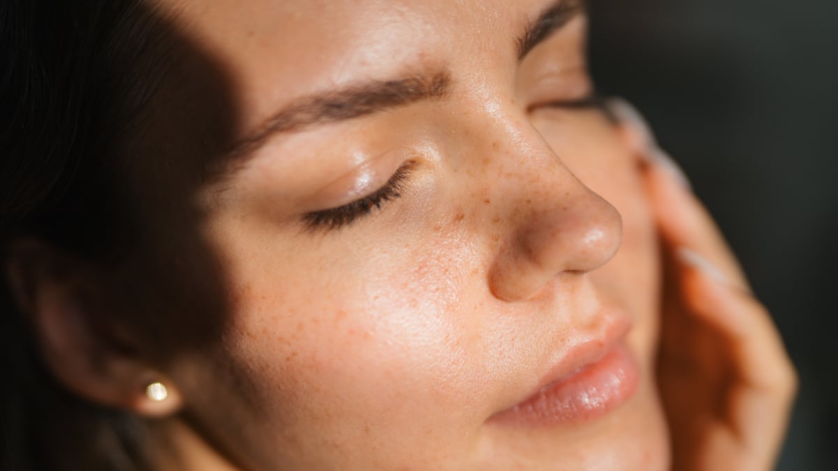 Este es el protector facial +50 que está al 60% y es top ventas en Amazon