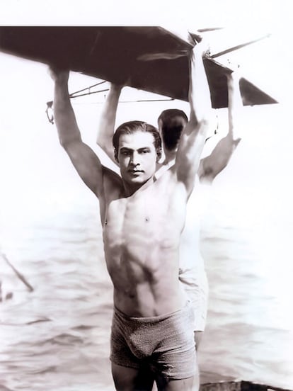 El primer gran ídolo erótico, Rodolfo Valentino, en una imagen de 'The Young Rajah' (1922)