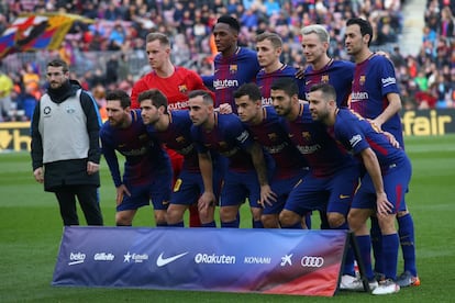 Los jugadores del Barcelona posan para la foto de grupo momentos antes del partido ante el Getafe.