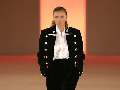 La modelo Esther Cañadas durante el desfile de Balmain en París el 28 de febrero.