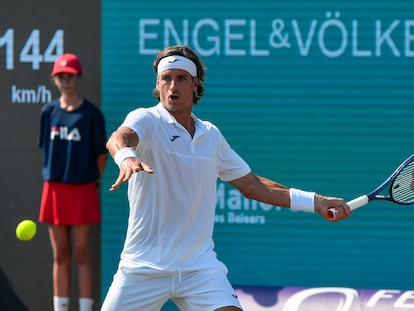 Feliciano López devuelve la bola durante su partido de primera ronda ante Purcell, el pasado martes, en el ATP de Mallorca.