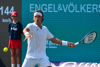 Feliciano López devuelve la bola durante su partido de primera ronda ante Purcell, el pasado martes, en el ATP de Mallorca.