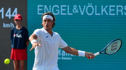 Feliciano López devuelve la bola durante su partido de primera ronda ante Purcell, el pasado martes, en el ATP de Mallorca.