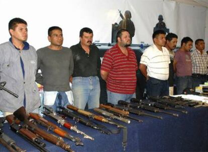 Los ocho presuntos integrantes de la Familia Michoacana.
