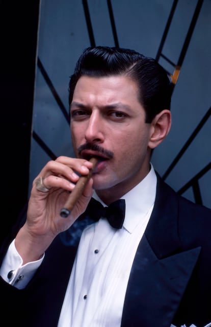 Jeff Goldblum ya era estiloso en 1984: en esta fotoografía publicitaria aparece caracterizaso como el cómico Ernie Kovacs en una película televisiva de la cadena ABC.